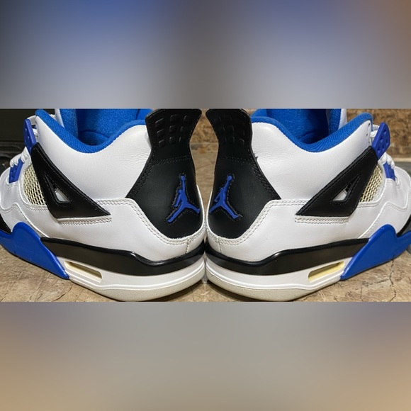 Jordan 4s - Picture 4 of 6